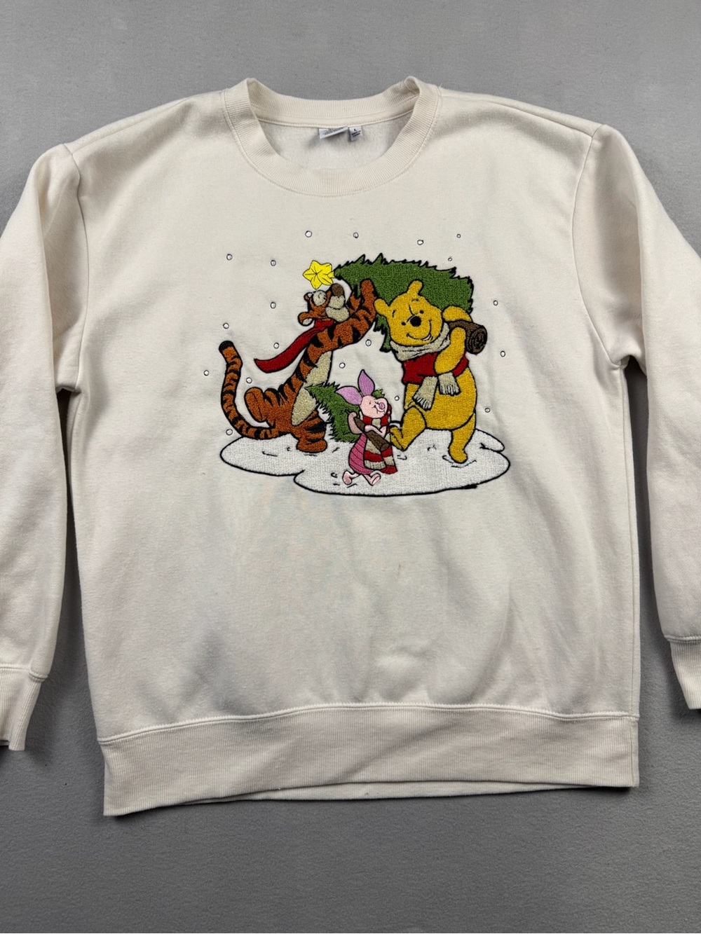 Winnie the Pooh Ivory Sweatshirt Womens L Winter Holiday Tigger Piglet Snow Tree